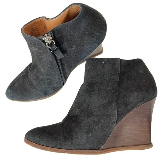 Halogen Wedge Booties Black Suede Zip Sides Selbi Almond Toe Shoes Size 8 M - Picture 2 of 11